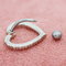 銀製の腹ボタン リング光沢があるジルコンは中心の臍の宝石類の穿孔を愛する
